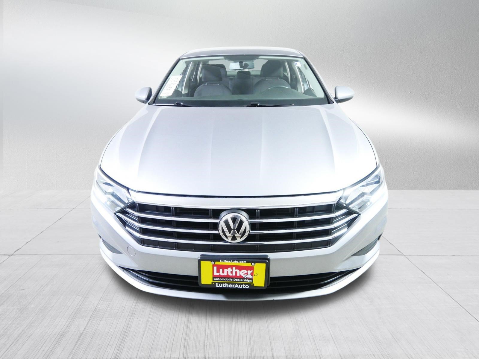 Used 2020 Volkswagen Jetta SE FWD image 2