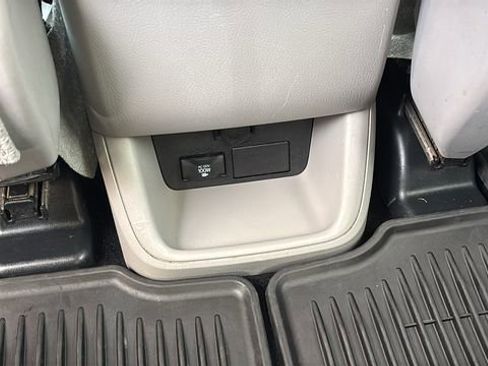 Used 2015 Toyota Highlander XLE image 9