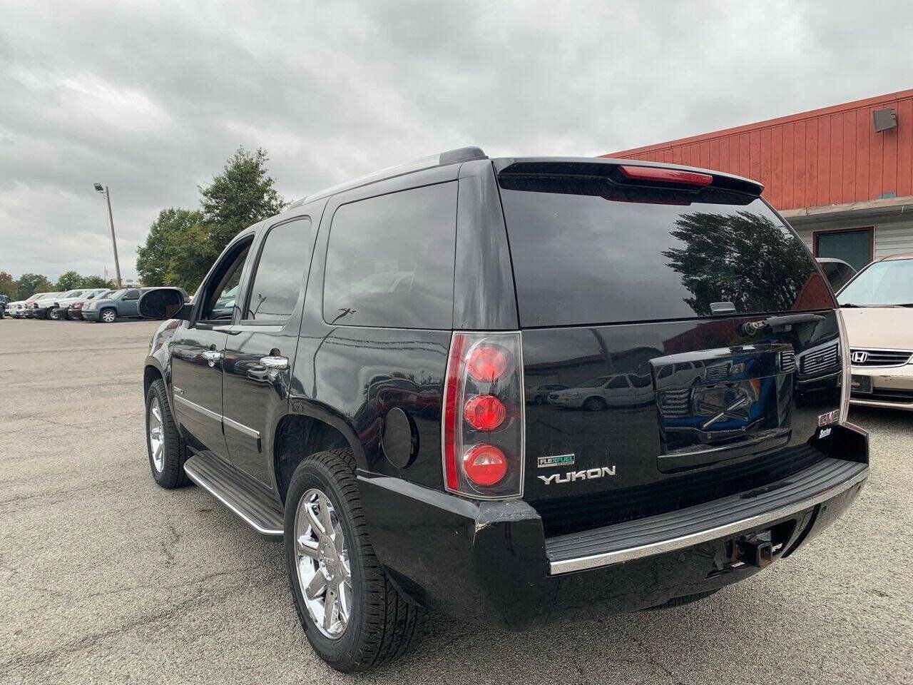 Used 2011 GMC Yukon Denali AWD/4WD image 4