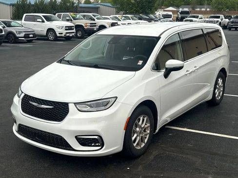 Used 2023 Chrysler Pacifica Touring-L FWD image 53