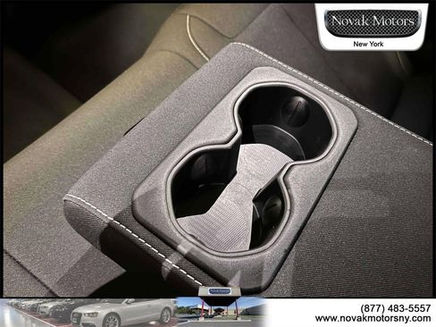 Used 2023 Jeep Grand Cherokee Laredo image 14