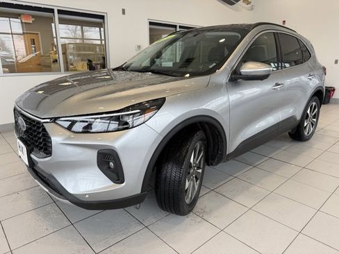 Used 2024 Ford Escape Platinum image 3