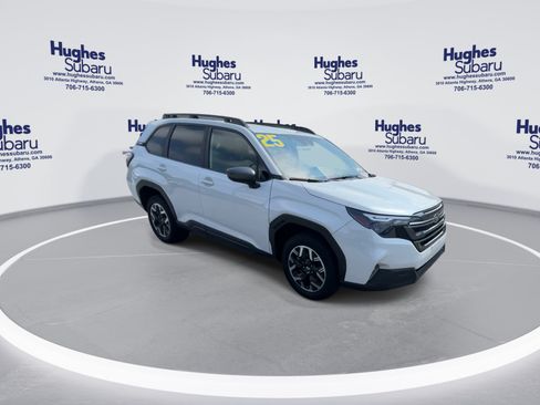 Used 2025 Subaru Forester Premium AWD/4WD image 3