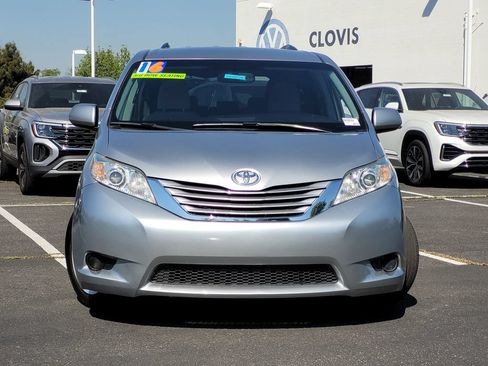 Used 2016 Toyota Sienna LE FWD image 3