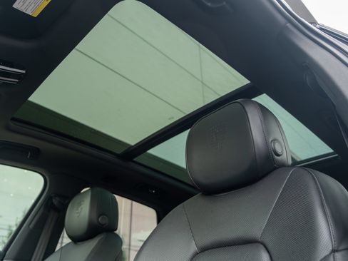 Certified 2023 Porsche Cayenne AWD/4WD image 38
