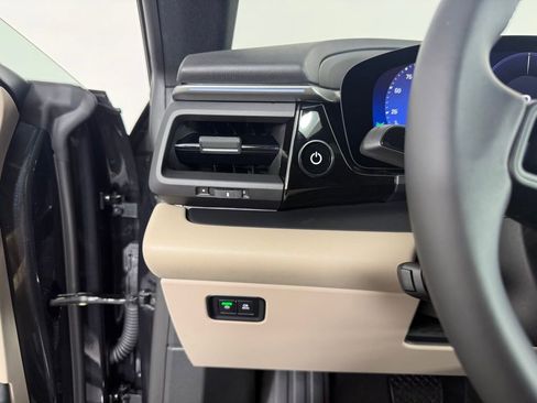 New 2026 Porsche Macan 4 Electric image 26