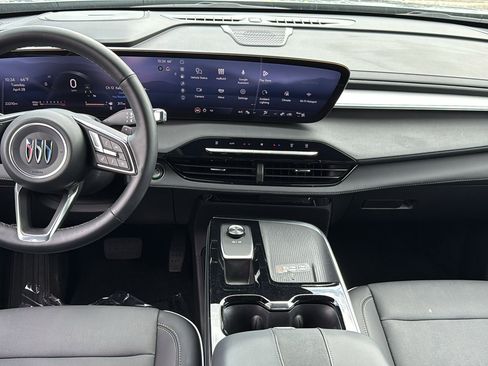 Used 2025 Buick Enclave Preferred AWD/4WD image 9