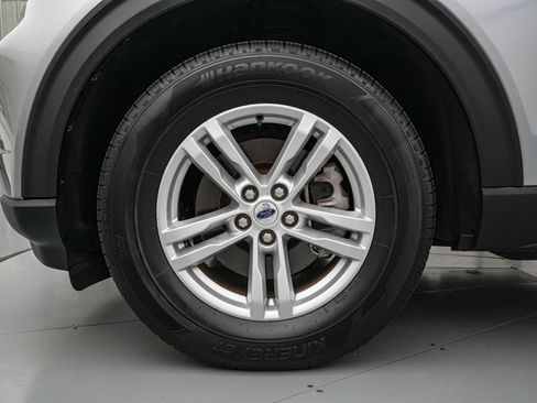 Certified 2024 Ford Explorer XLT w/ Equipment Group 202A AWD/4WD image 10
