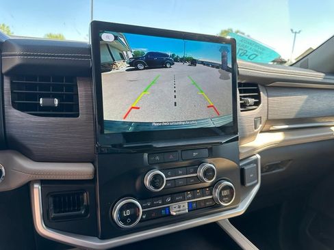 Used 2024 Ford Expedition Limited AWD/4WD image 17