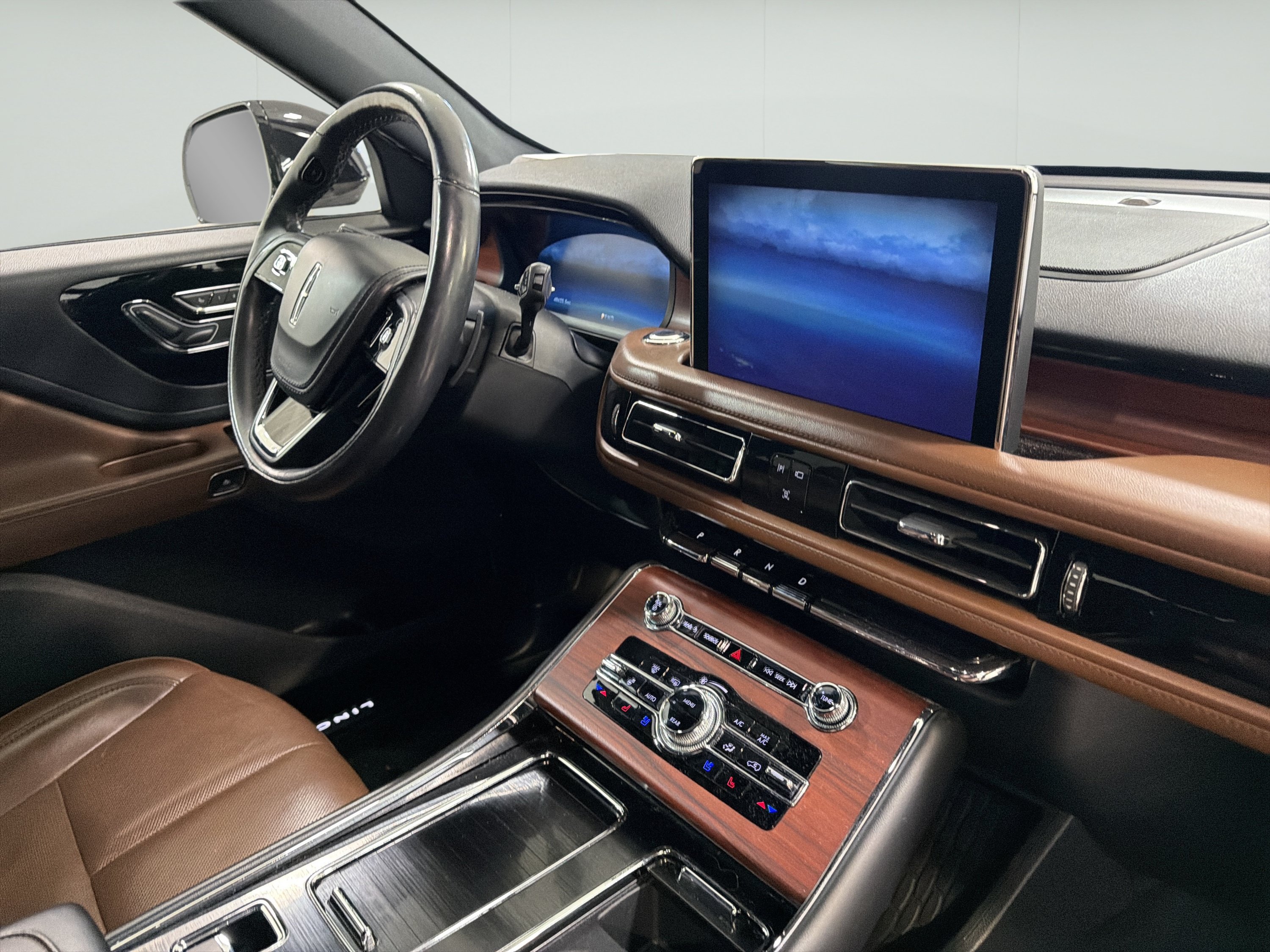 Used 2022 Lincoln Aviator Reserve w/ Equipment Group 201A RWD image 18