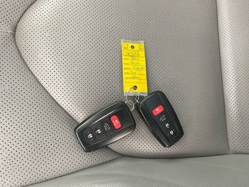 Used 2021 Toyota Highlander Platinum AWD/4WD image 28