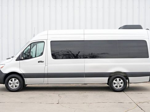 Used 2024 Mercedes-Benz Sprinter 2500 image 8
