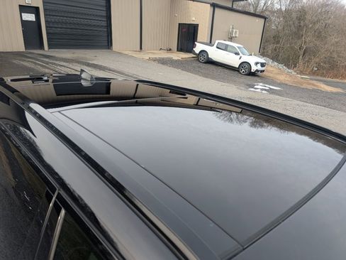 Used 2018 Land Rover Range Rover Velar R-Dynamic HSE image 7