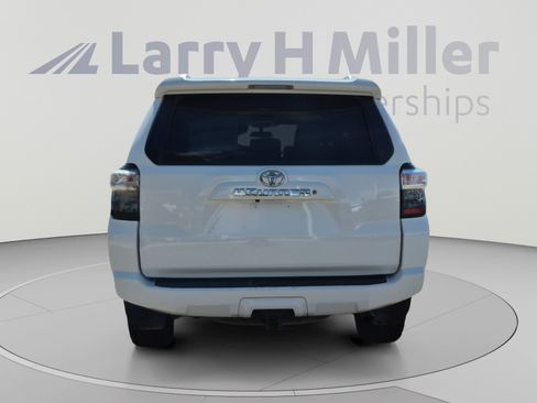 Used 2017 Toyota 4Runner SR5 AWD/4WD image 4