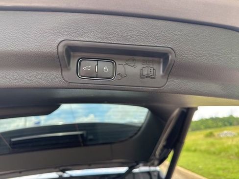 Used 2022 Ford Explorer XLT AWD/4WD image 12