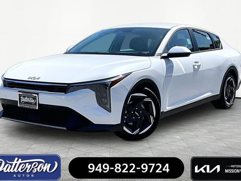 Certified 2025 Kia K4 EX image 1