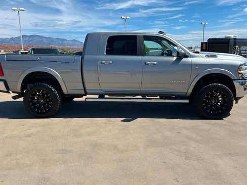 Used 2022 RAM 2500 Laramie w/ Snow Chief Group AWD/4WD image 6