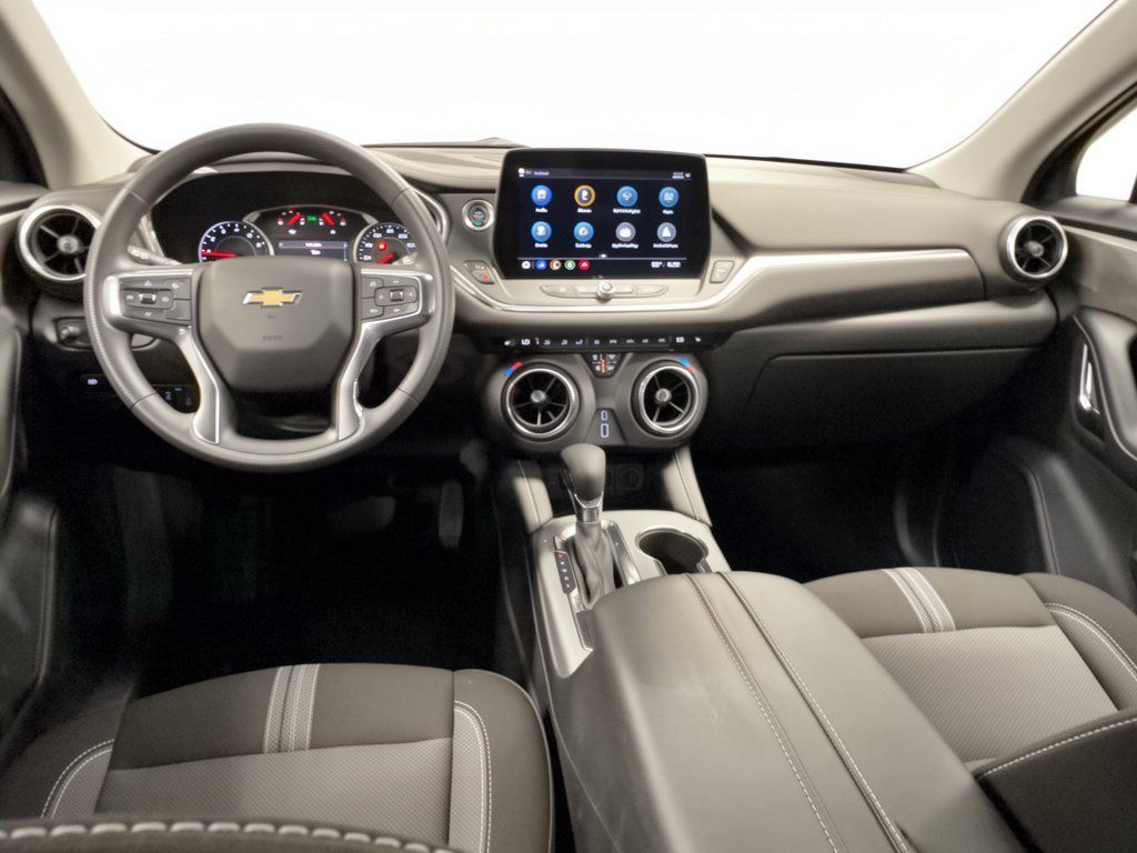 Used 2025 Chevrolet Blazer LT FWD image 17