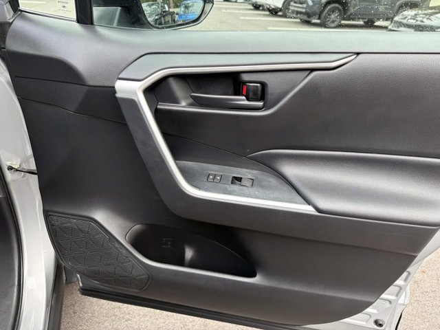 Used 2021 Toyota RAV4 LE AWD/4WD image 14
