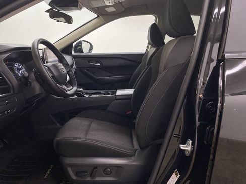 Used 2025 Nissan Rogue SV image 12