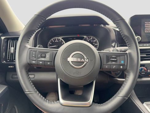Used 2025 Nissan Pathfinder SV FWD image 13
