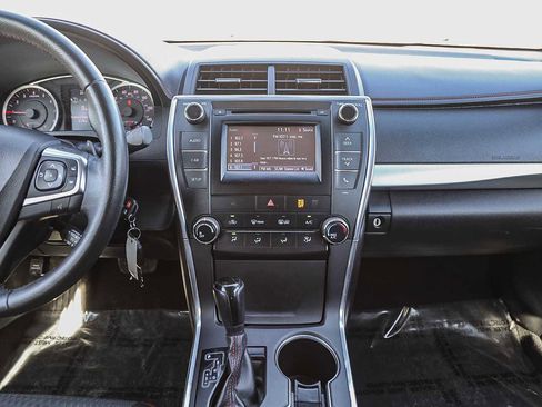 Used 2015 Toyota Camry SE image 13