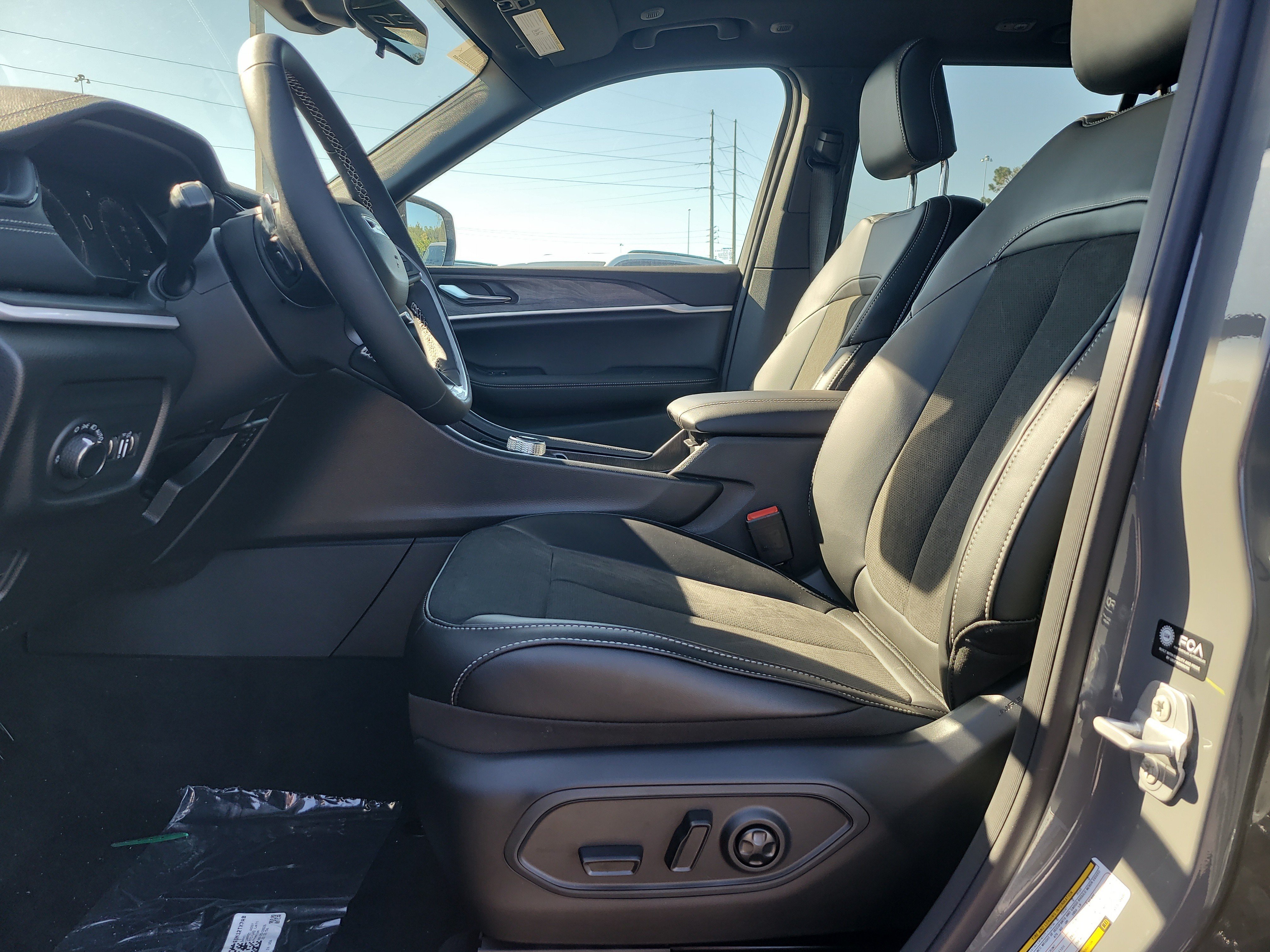 New 2027 Jeep Grand Cherokee Altitude RWD image 13