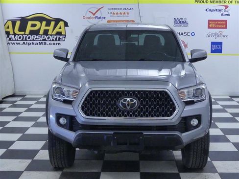 Used 2019 Toyota Tacoma TRD Off-Road w/ Technology Package AWD/4WD image 2