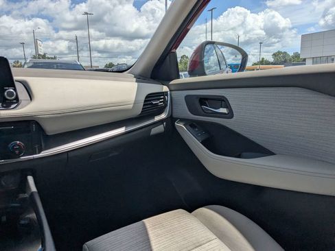Used 2021 Nissan Rogue SV FWD image 15