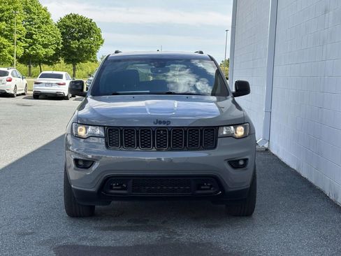 Used 2019 Jeep Grand Cherokee Laredo AWD/4WD image 8