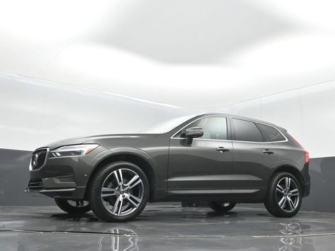 Used 2018 Volvo XC60 T5 Momentum w/ Vision Package AWD/4WD image 13