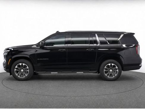 Used 2025 Chevrolet Suburban LT w/ Comfort Package RWD image 4