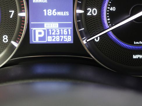 Used 2011 INFINITI QX56 4WD w/ Deluxe Touring Pkg image 15