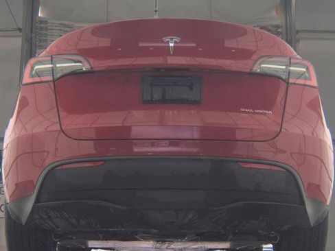 Used 2021 Tesla Model Y Long Range image 4