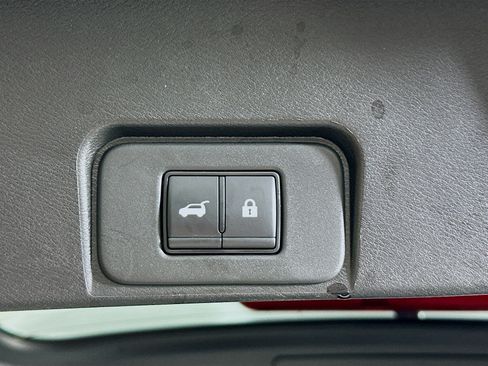 Used 2025 Nissan Rogue SV AWD/4WD image 30