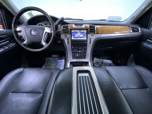 Used 2013 Cadillac Escalade Platinum AWD/4WD image 18