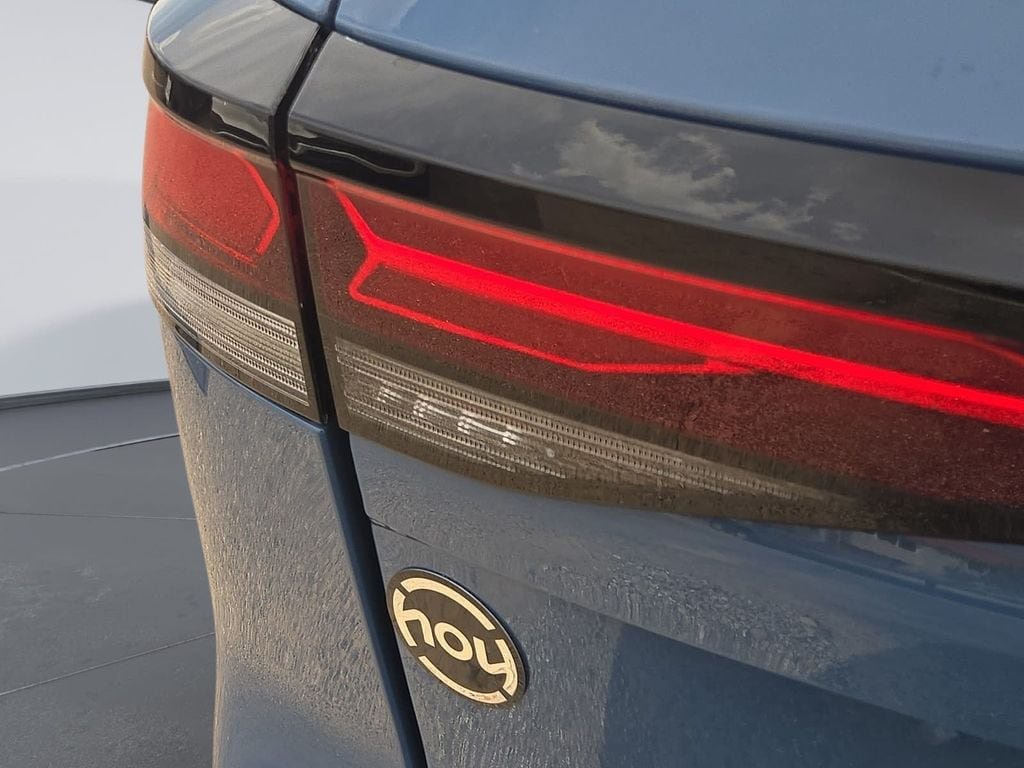 New 2026 Volkswagen Tiguan SE R-Line FWD image 8