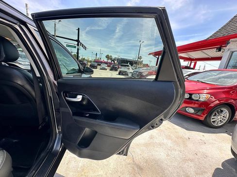 Used 2019 Kia Niro S Touring FWD image 7