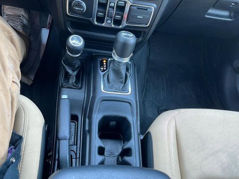 Used 2020 Jeep Wrangler Unlimited Sport image 21