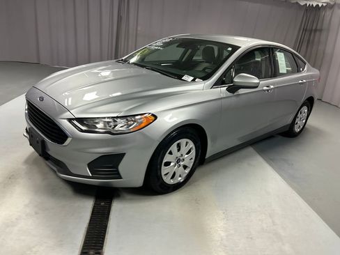 Used 2020 Ford Fusion S image 3