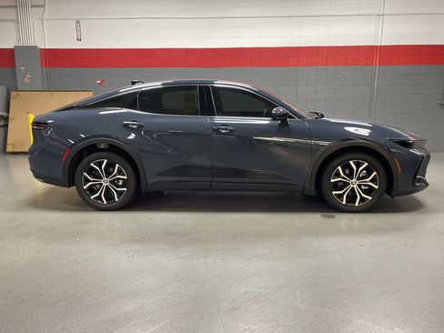 Used 2025 Toyota Crown XLE image 44