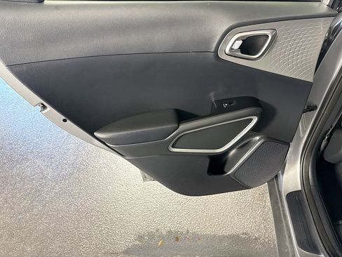 Used 2023 Kia Soul LX w/ LX Technology Package FWD image 25