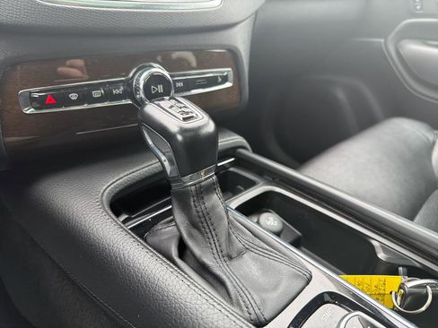 Used 2016 Volvo XC90 T6 Momentum w/ Momentum Plus Package image 25