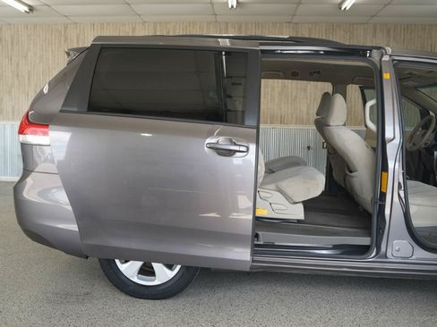Used 2011 Toyota Sienna LE FWD image 34