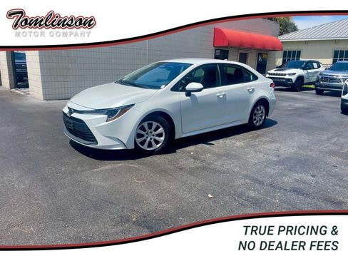 Used 2025 Toyota Corolla LE FWD image 1