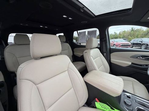 Used 2023 Chevrolet Traverse LT w/ LT Premium Package AWD/4WD image 15