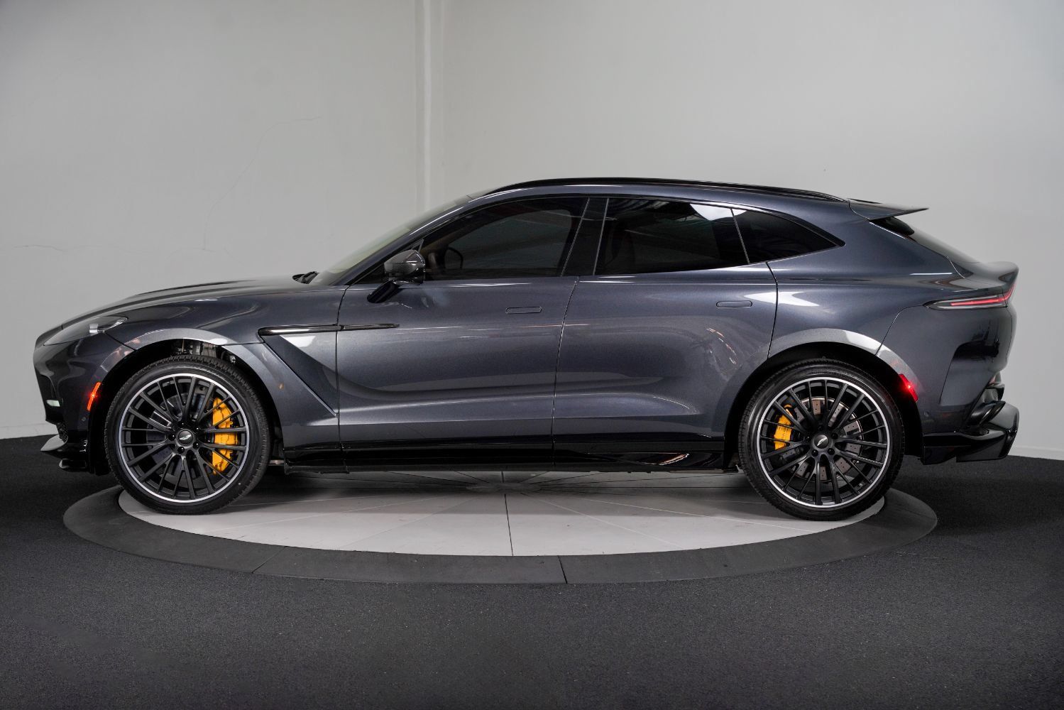 Used 2023 Aston Martin DBX 707 AWD/4WD image 7