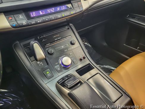 Used 2016 Lexus CT 200h w/ Navigation Package FWD image 18