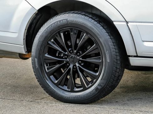 Used 2015 Lincoln Navigator 2WD image 47