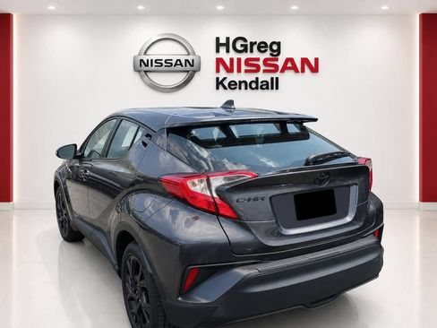 Used 2020 Toyota C-HR XLE FWD image 2